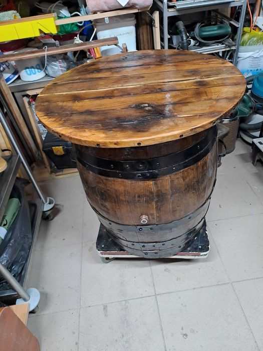 Продавам бъчва маса