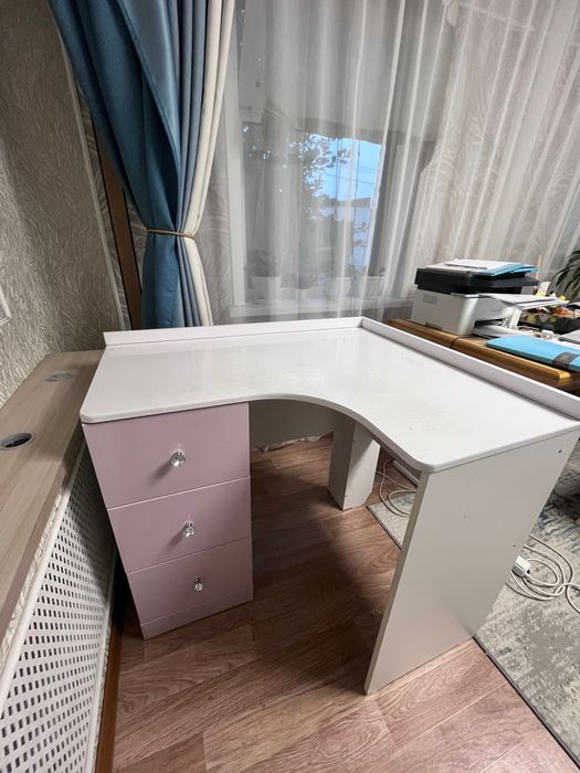 Продажа детского стола для девочки