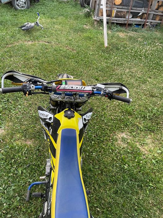 vand suzuki drz 400sm. schimb cu auto. de preferat duster 4*4
