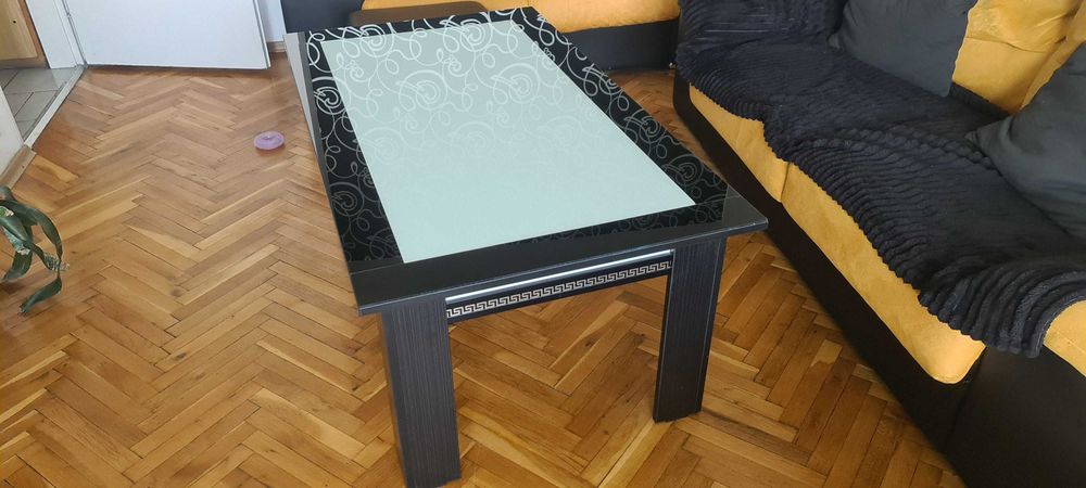 Версаче маса, разтегателна в перфектно състояние.(140х80 или 180х80)