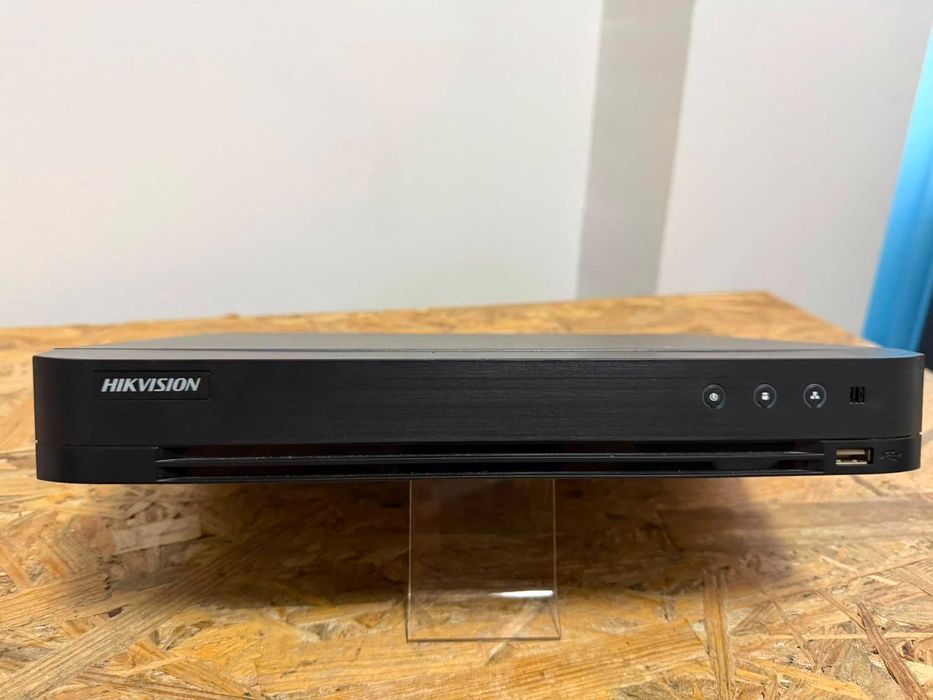 Sistem Supraveghere Video Hikvision Complet, DVR 8 Canale + 4 Camere 5MP + HDD 1TB Inclus