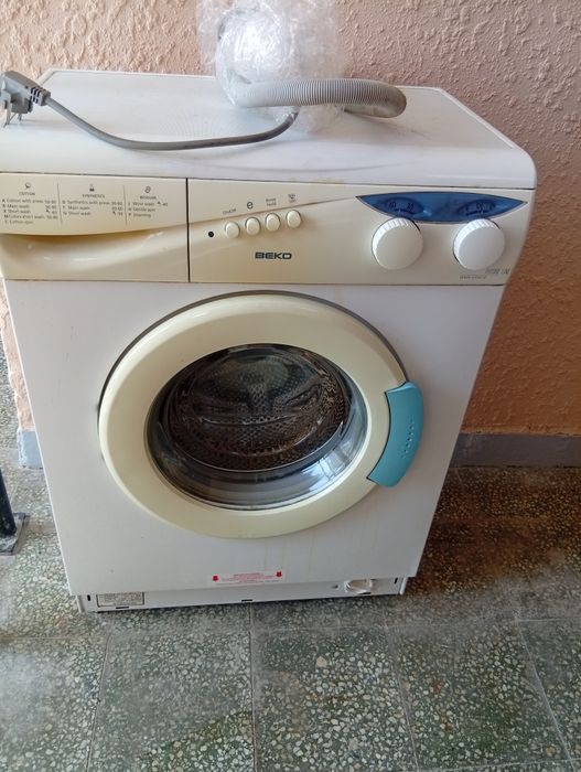 Продавам пералня БЕКО