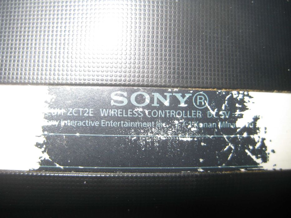 Продавам оригинален контролер за PS4