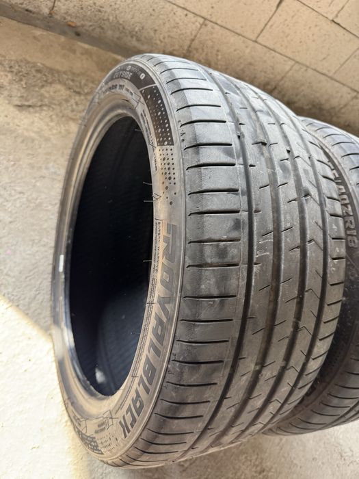 Anvelope vara 225/45/R18 si 255/40R18