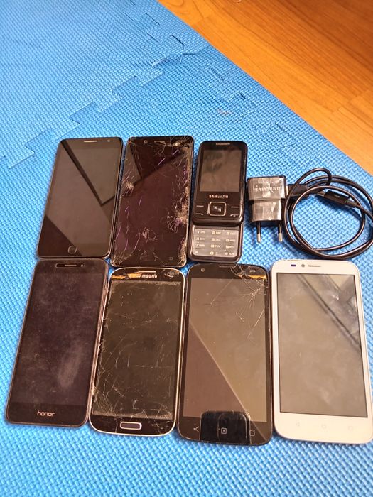 Телефони за части