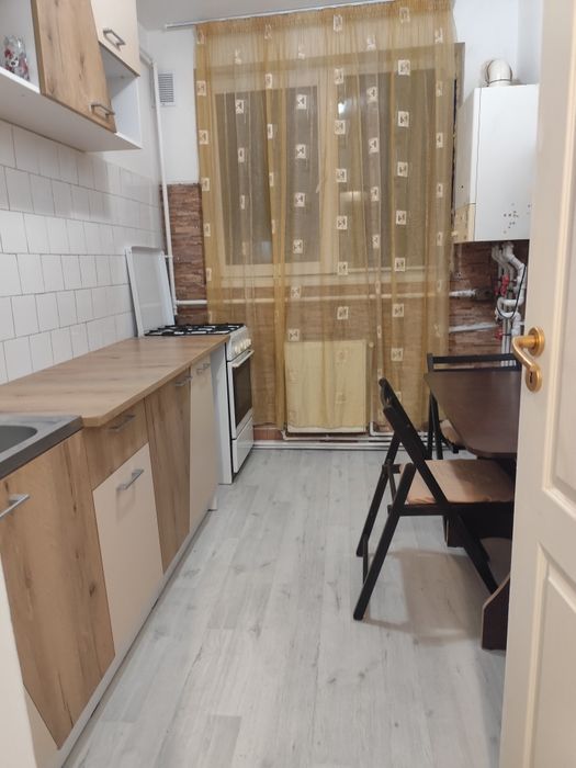 Inchiriez apartament