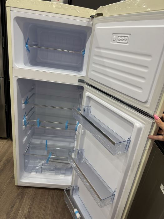 Ретро хладилник Amica с горна камера