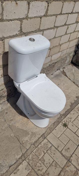 Унитаз б/у с крышкой