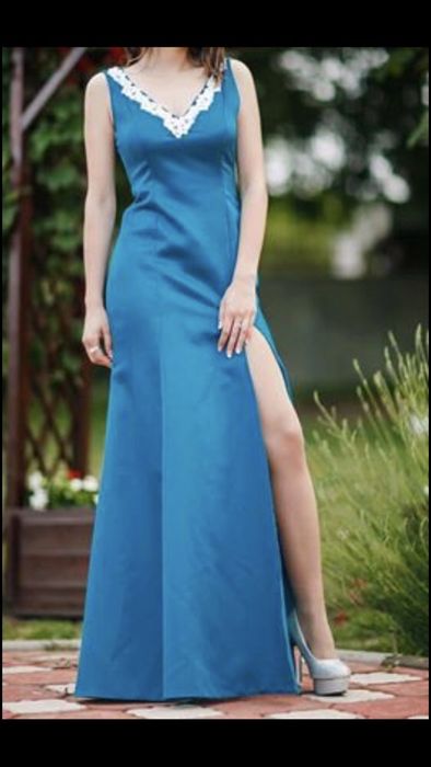 Rochie lunga cu crapatura