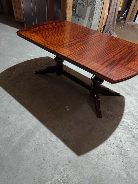 Трапезна и холна маса