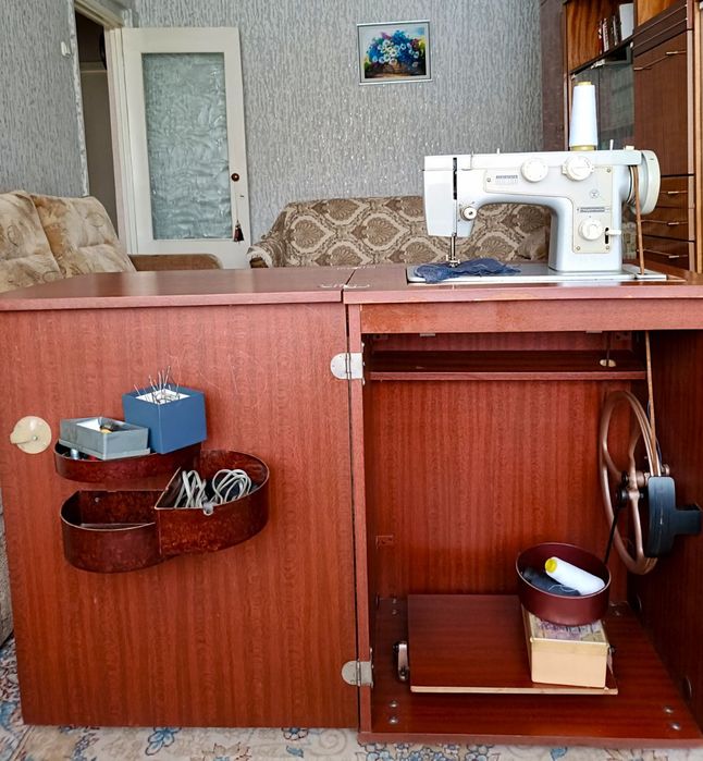 ШВЕЙНАЯ  машинка «Подольск 142»