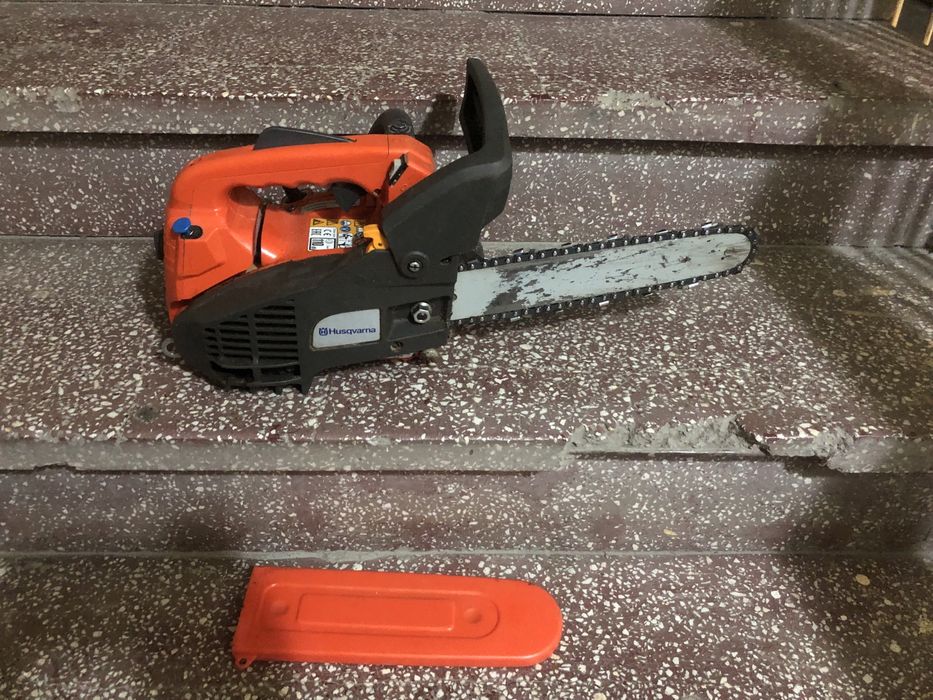 Drujba de o mana mica Husqvarna T425 în stare foarte buna