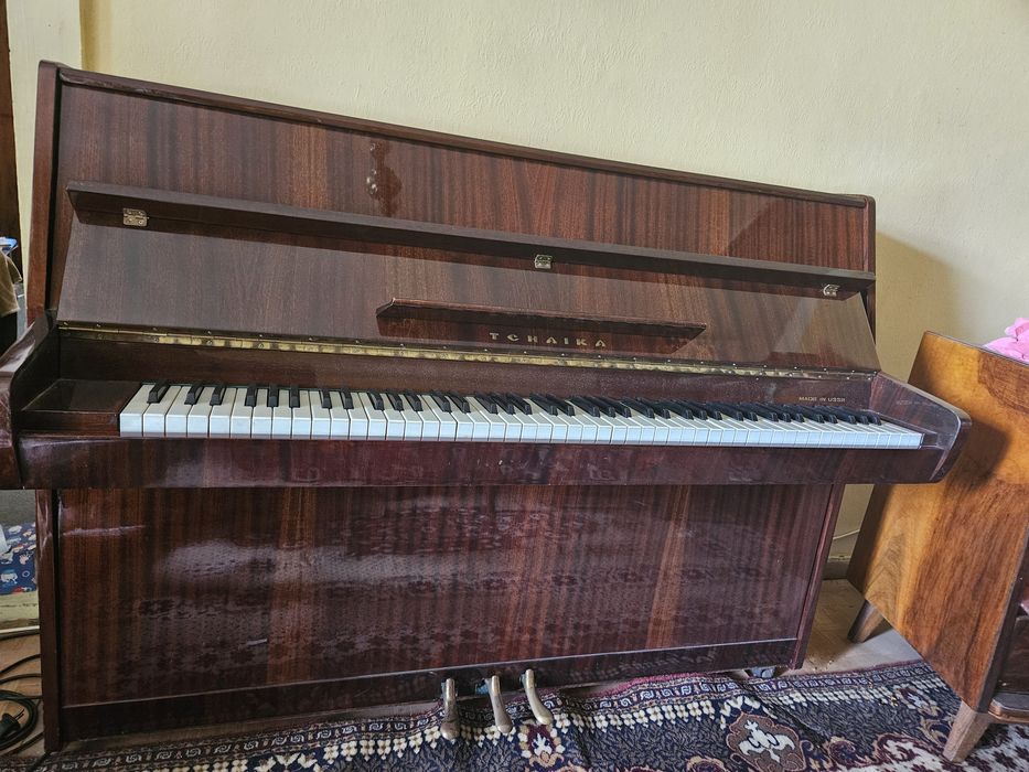 Руско пиано ЧАЙКА в отлично състояние