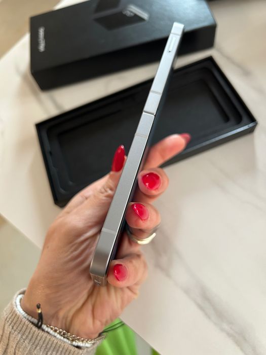 Galaxy ZFlip 6- нов с гаранция