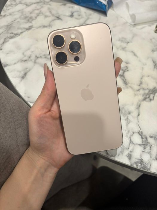 Айфон 16 про макс в идеальном состоянии