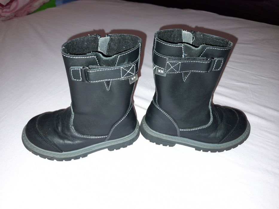 Много детски обувки .Детски ботуши КК 26н и яке бенетон