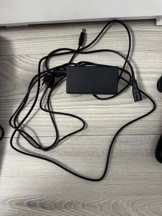 De  vânzare volan, pedale și schimbător Logitech pentru Ps4/Ps5