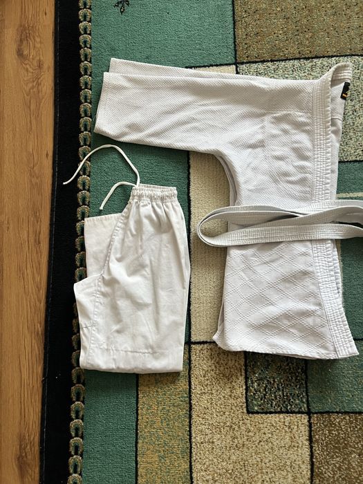 Продам кимоно на рост 160