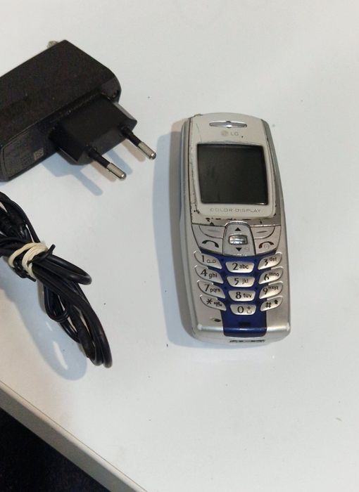 Telefon lg cu butoane