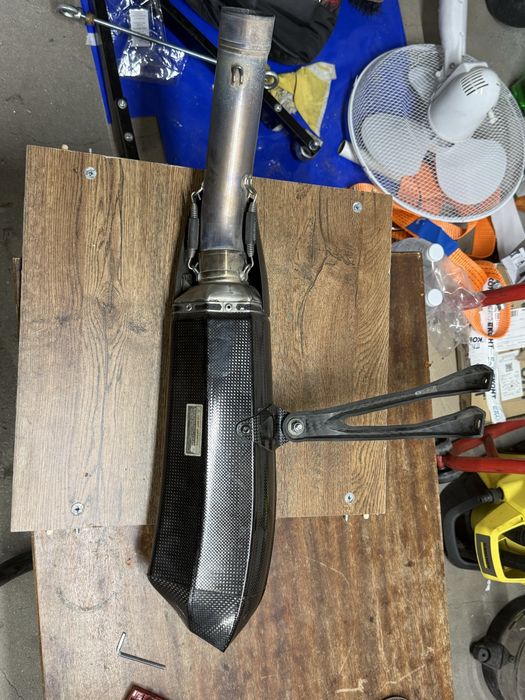 Карбонов ауспух Akrapovic 60мм