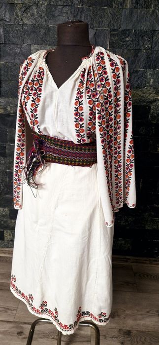 Costum popular  autentic