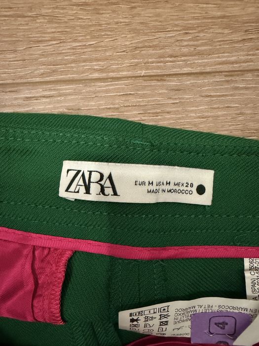 Костюм Zara зелёный (пиджак + брюки)
