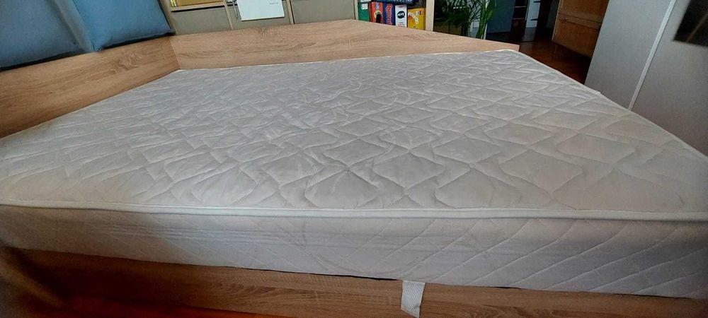 Pat 120x190 cm, cu loc de depozitare generos