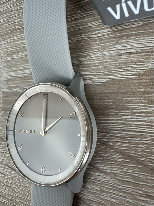 Часовник Garmin vivomove trend