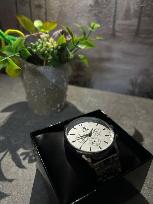 Продам Часы новые