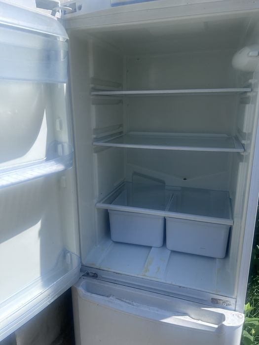 Холодильник Indesit