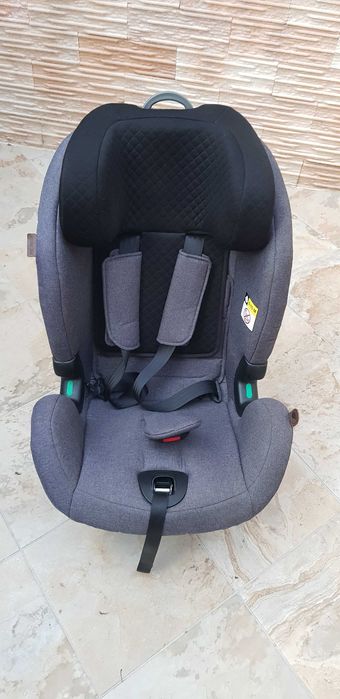 Scaun auto cu prindere isofix