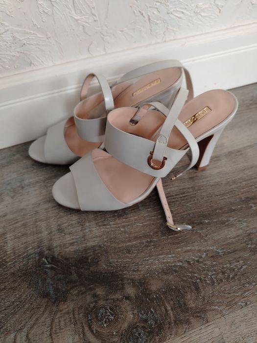 Новые босоножки basconi