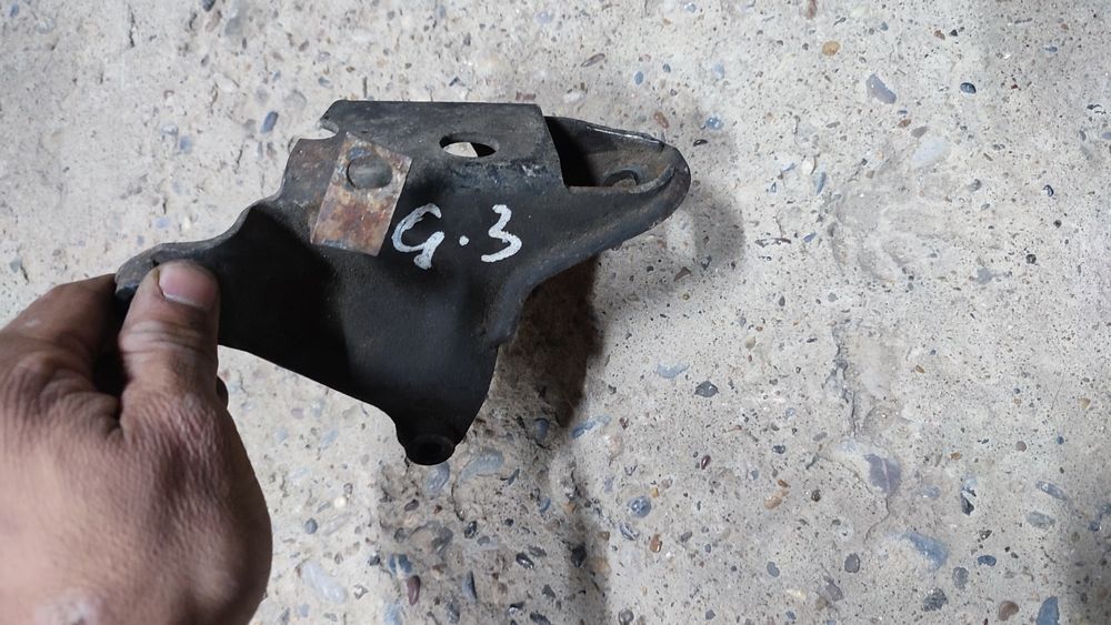 Кронштейн опоры голф3 Б.у