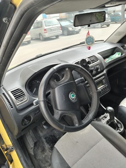 Продавам Шкода Фабиа 1.6 D