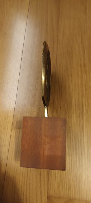 Trofeu din Bronz, pe soclu din lemn
