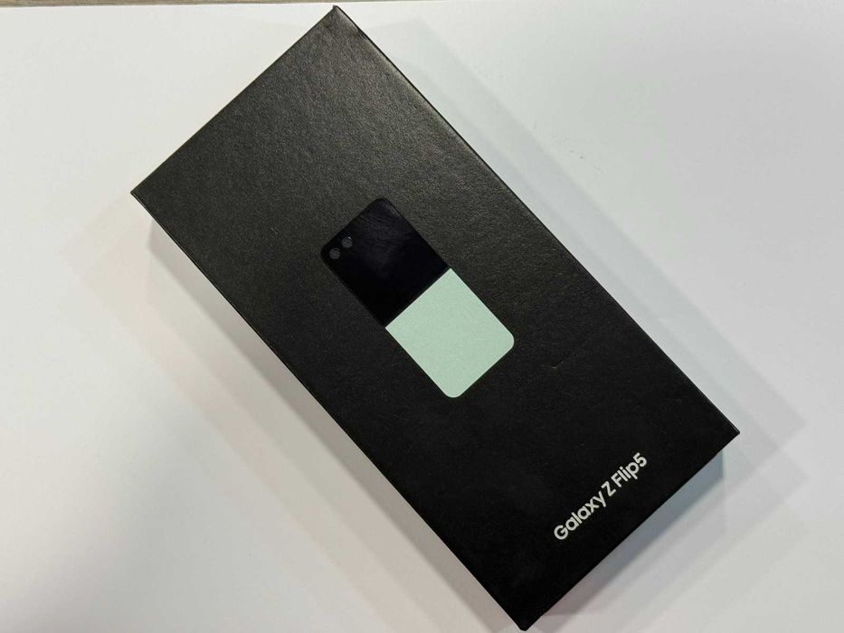 Samsung Galaxy Z Flip 5 – 8GB RAM / 512GB | ЧИСТО НОВ |