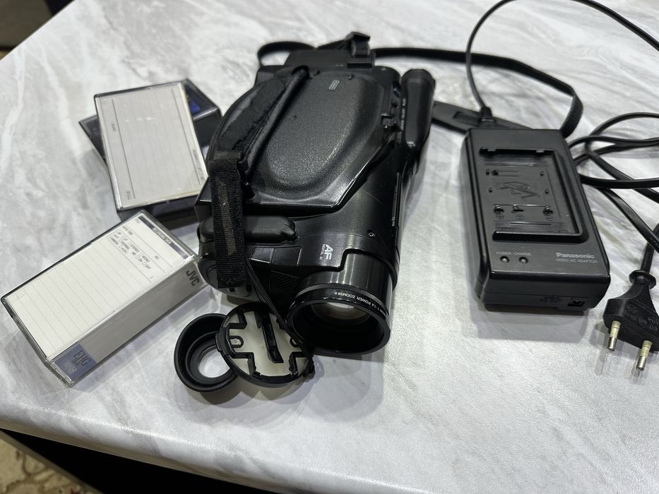 Panasonic RX10 slim palmcorder