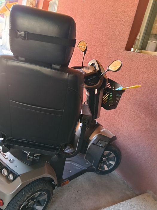 Scuter pentulți cu dizabilități sau bătrâni