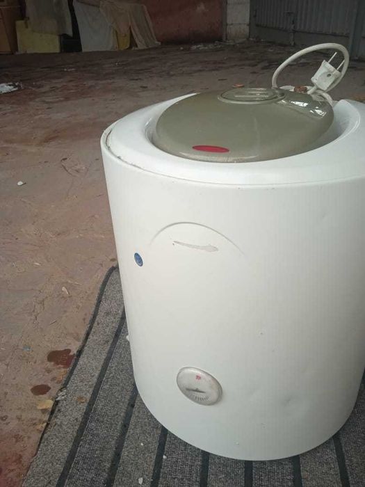 Продаётся водонагреватель Аристон на 50 литров,