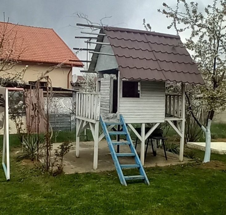 Casuta de lemn  pentru copii