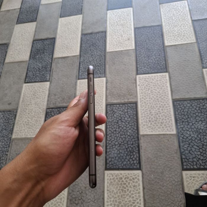 Iphone 11 qora 64tali