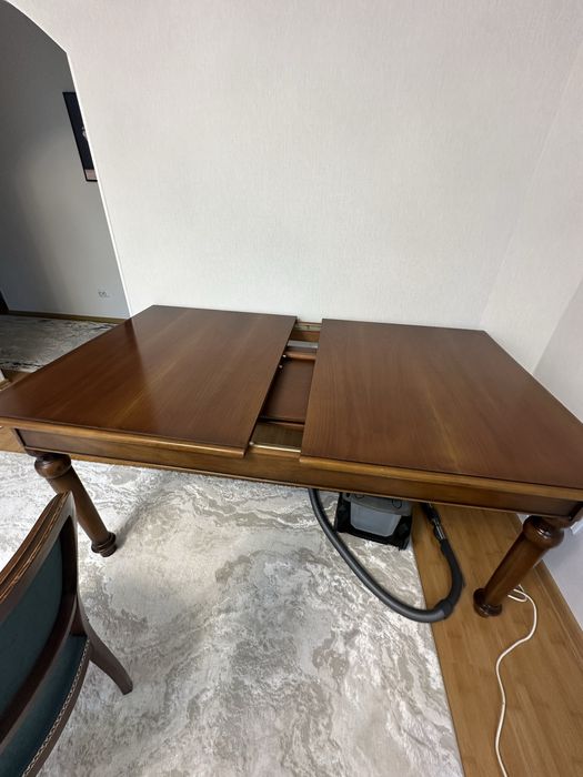 Стол гостевой деревянный