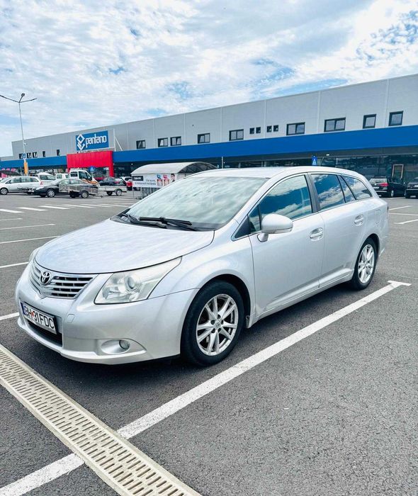Vând Toyota Avensis
