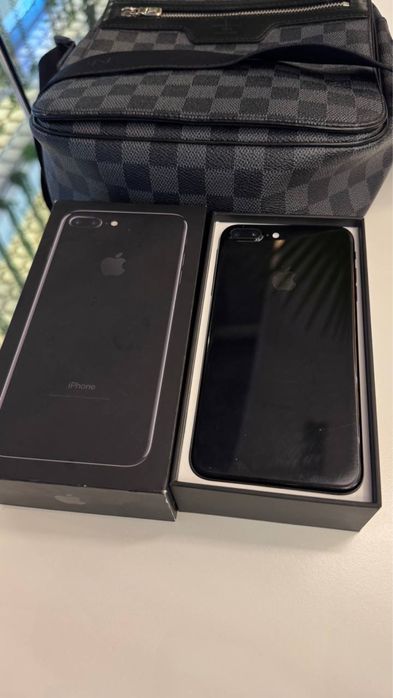 Продаю Айфон 7 плюс