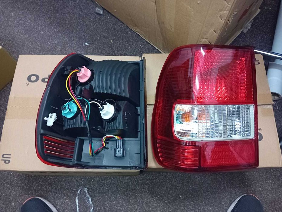 LAMPA stop  tripla  far mitsubishi pinin  mk 1 mk 2 pajero sport