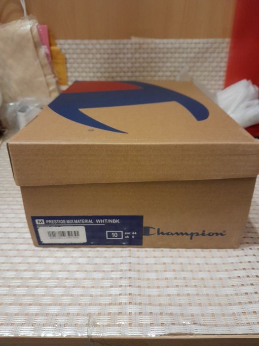 Продам кожаные кроссовки