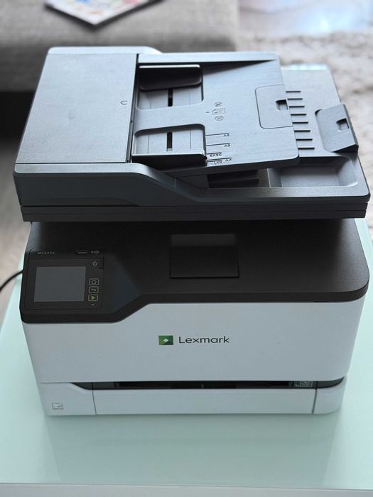 Imprimantă laser color Lexmark MC3224 perfectă pt. birouri și cabinete