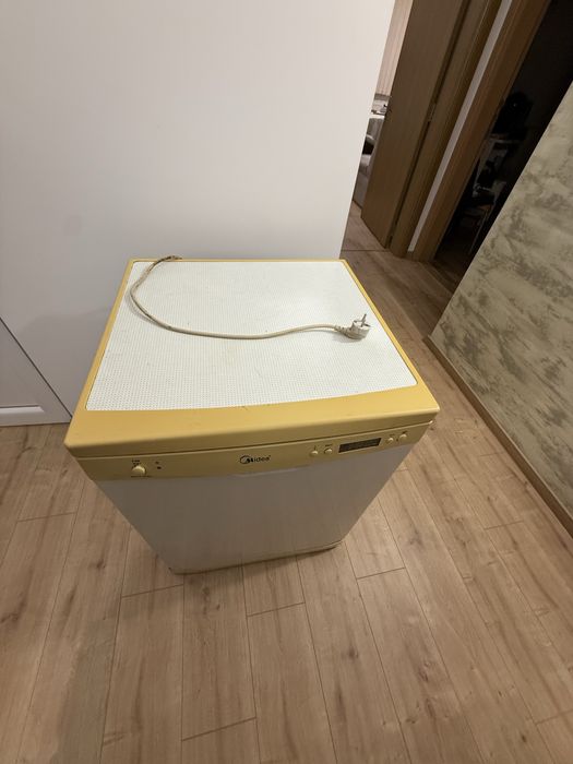Садомиалня Midea