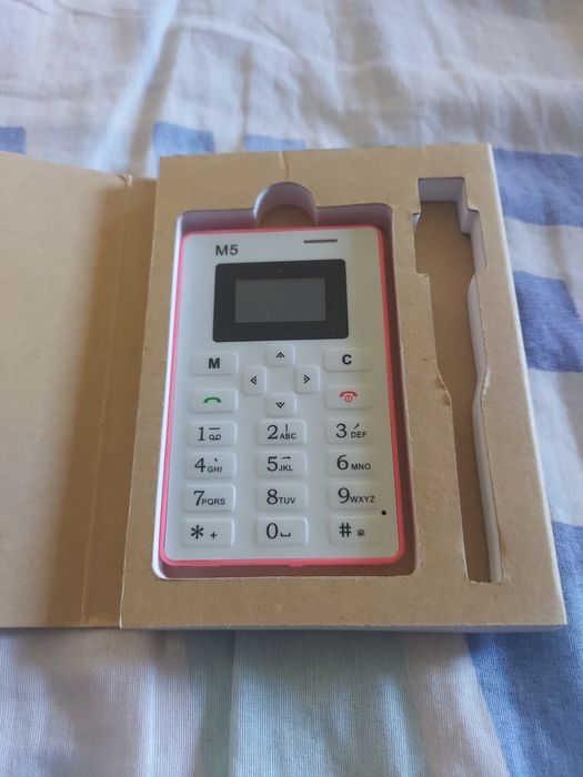 Card phone , телефон с големината на кредитна карта