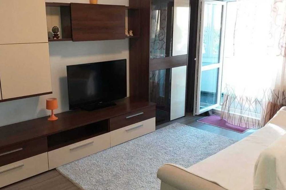 Дава се под наем Тристаен апартамент в Пловдив, Въстанически - 88 кв.м за 510 € - Снимка #2